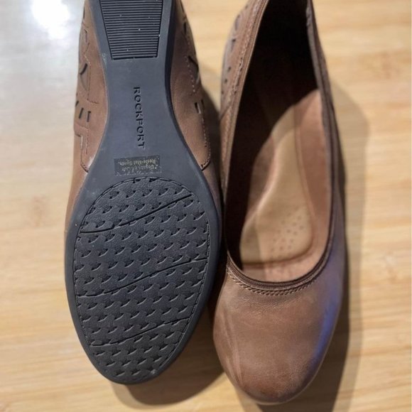 Rockport Tan Loafers with Artistic Cutouts - Picture 3 of 5